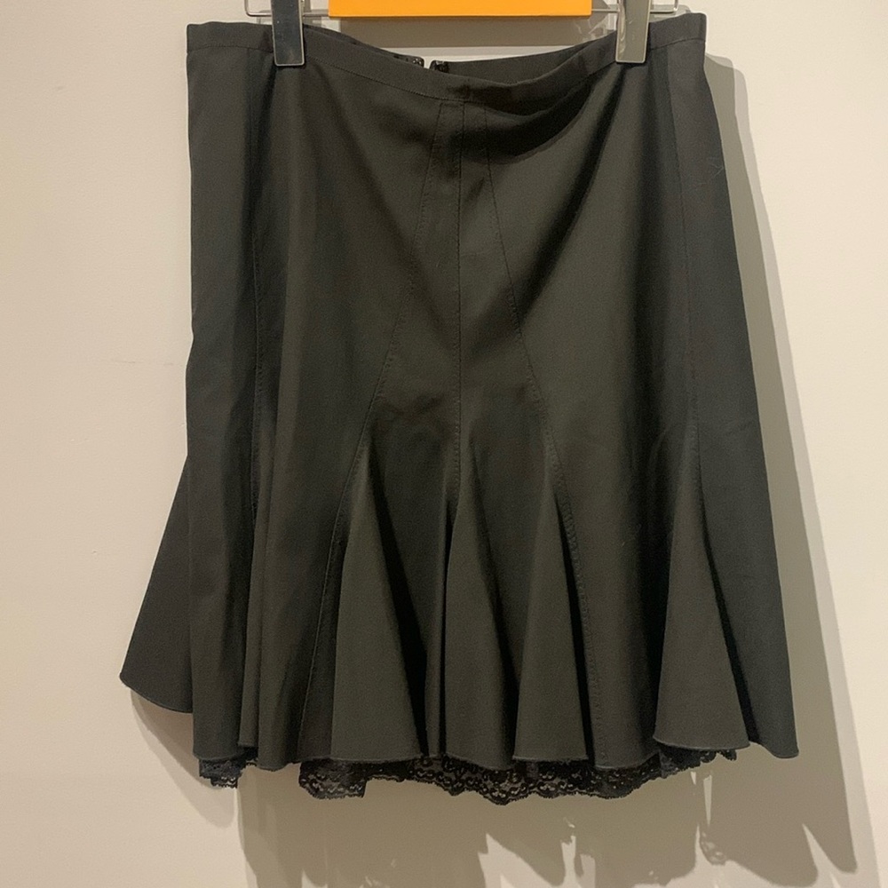 The Limited Skirt With Lace Underlay